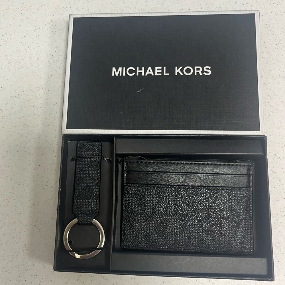 Michael Kors Gifting Boxed Signature Leather Card Holder Wallet with Key Ring